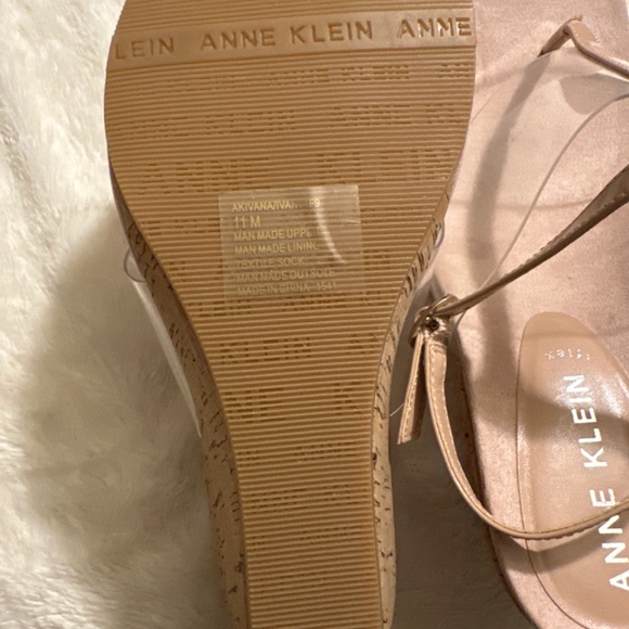 Sandals - Picture 3 of 3